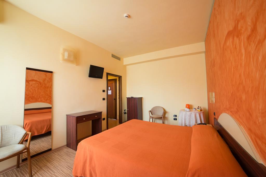 קסטרוקארו טרמה Hotel Rosa Del Deserto מראה חיצוני תמונה
