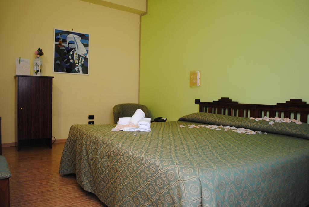 קסטרוקארו טרמה Hotel Rosa Del Deserto מראה חיצוני תמונה