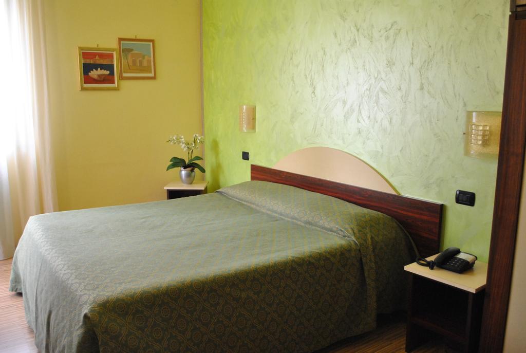 קסטרוקארו טרמה Hotel Rosa Del Deserto מראה חיצוני תמונה